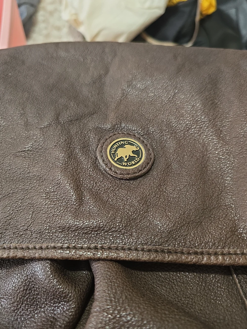 Hunting World Men's Brown Leather Messenger Bag